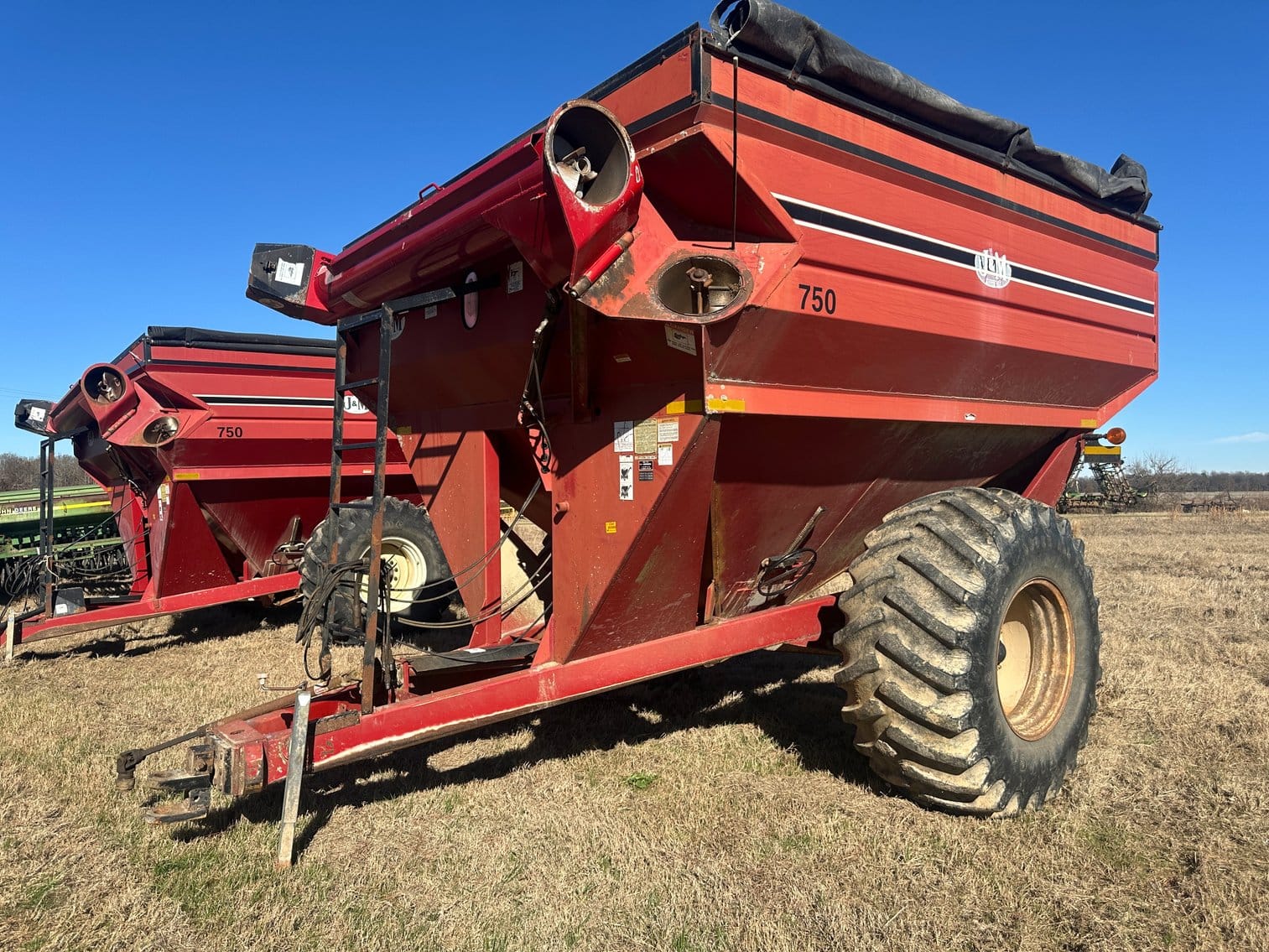 J&M 750 Equipment Image0