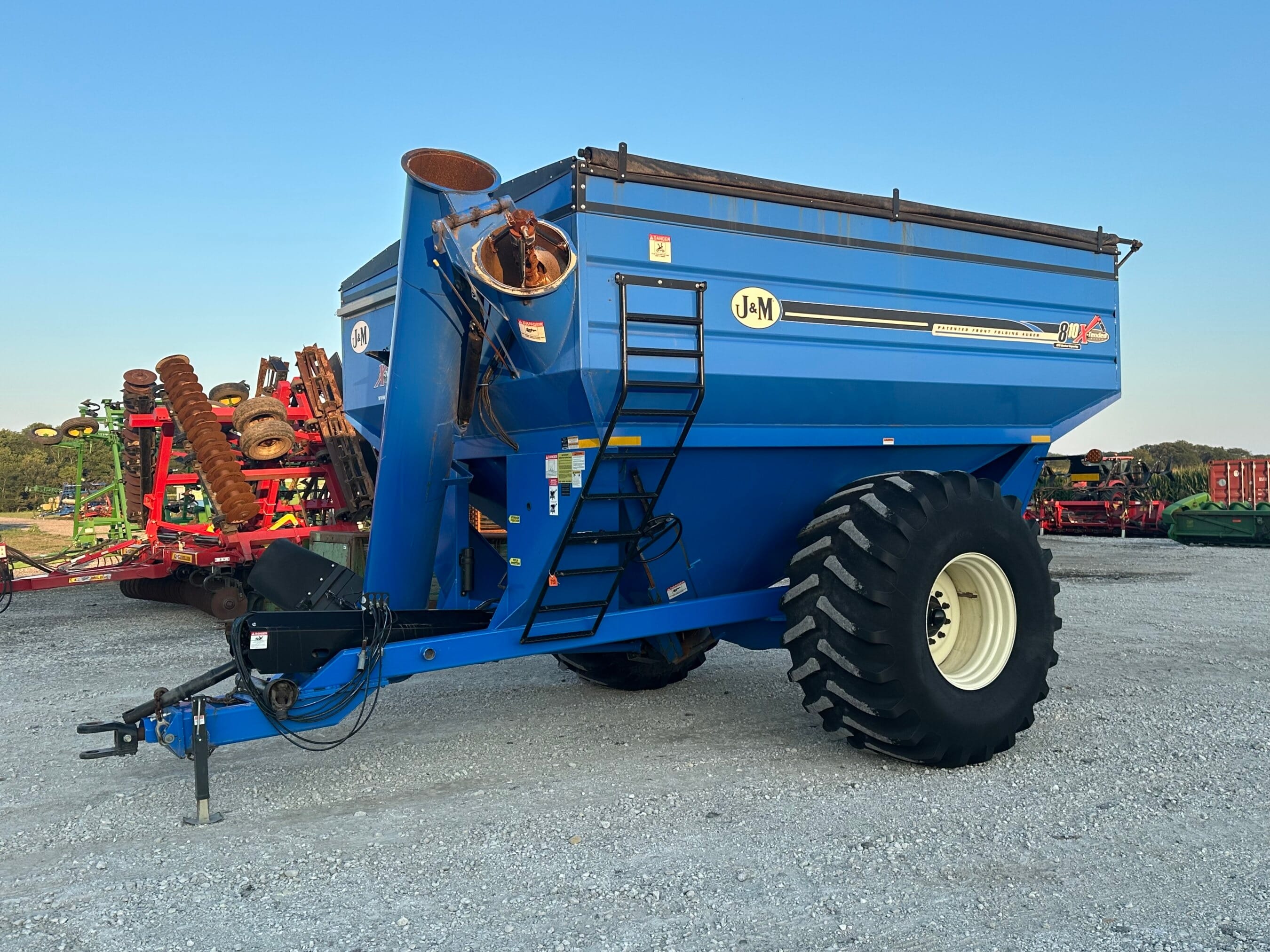 2014 J&M 810 Equipment Image0