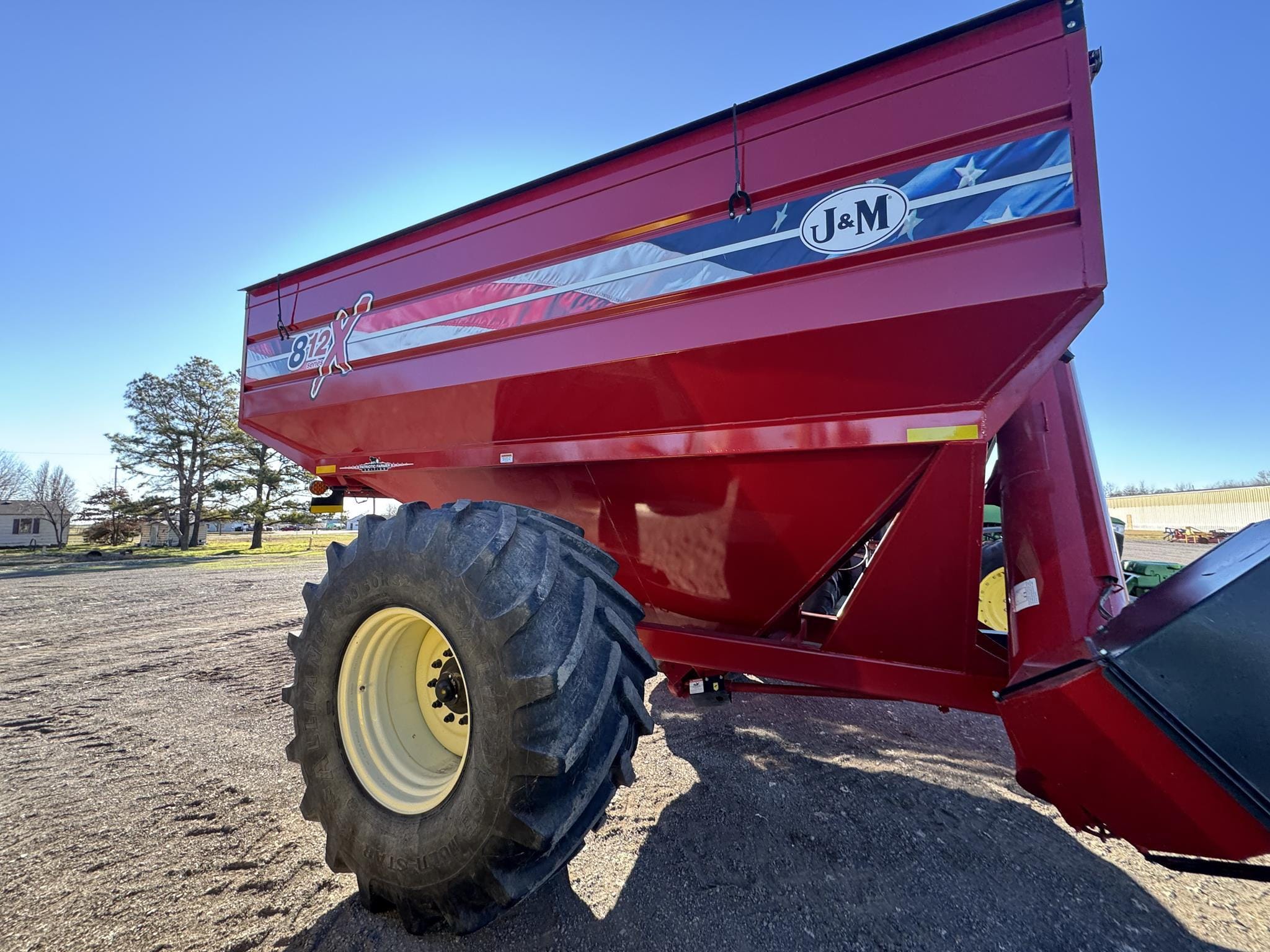 J&M 812-18 Equipment Image0