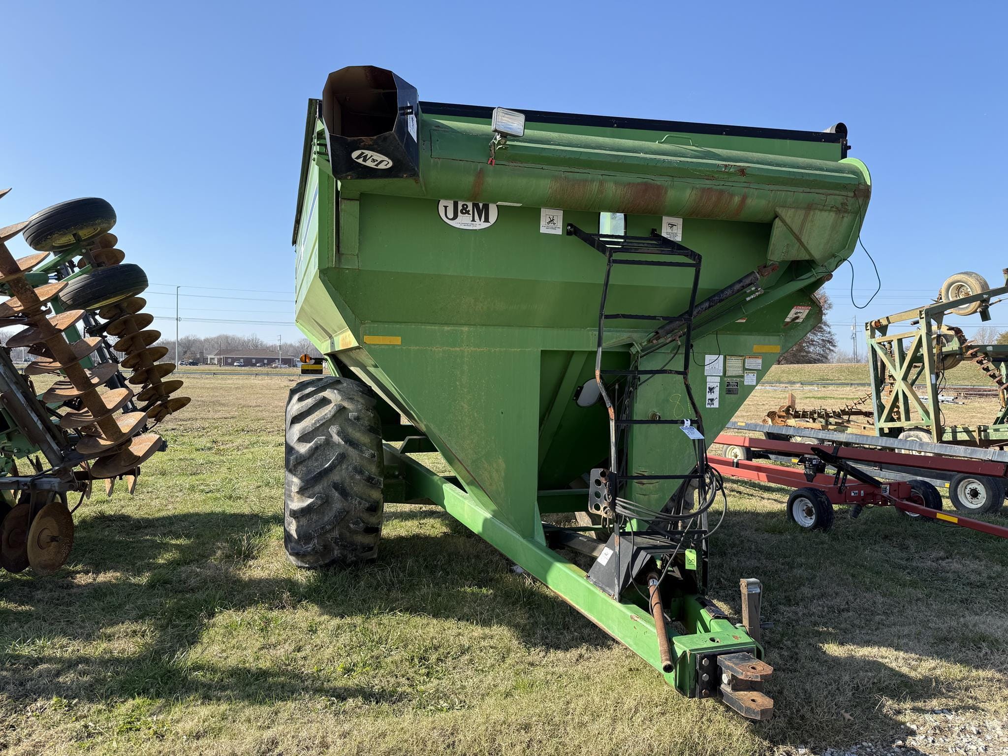 J&M 875 Equipment Image0