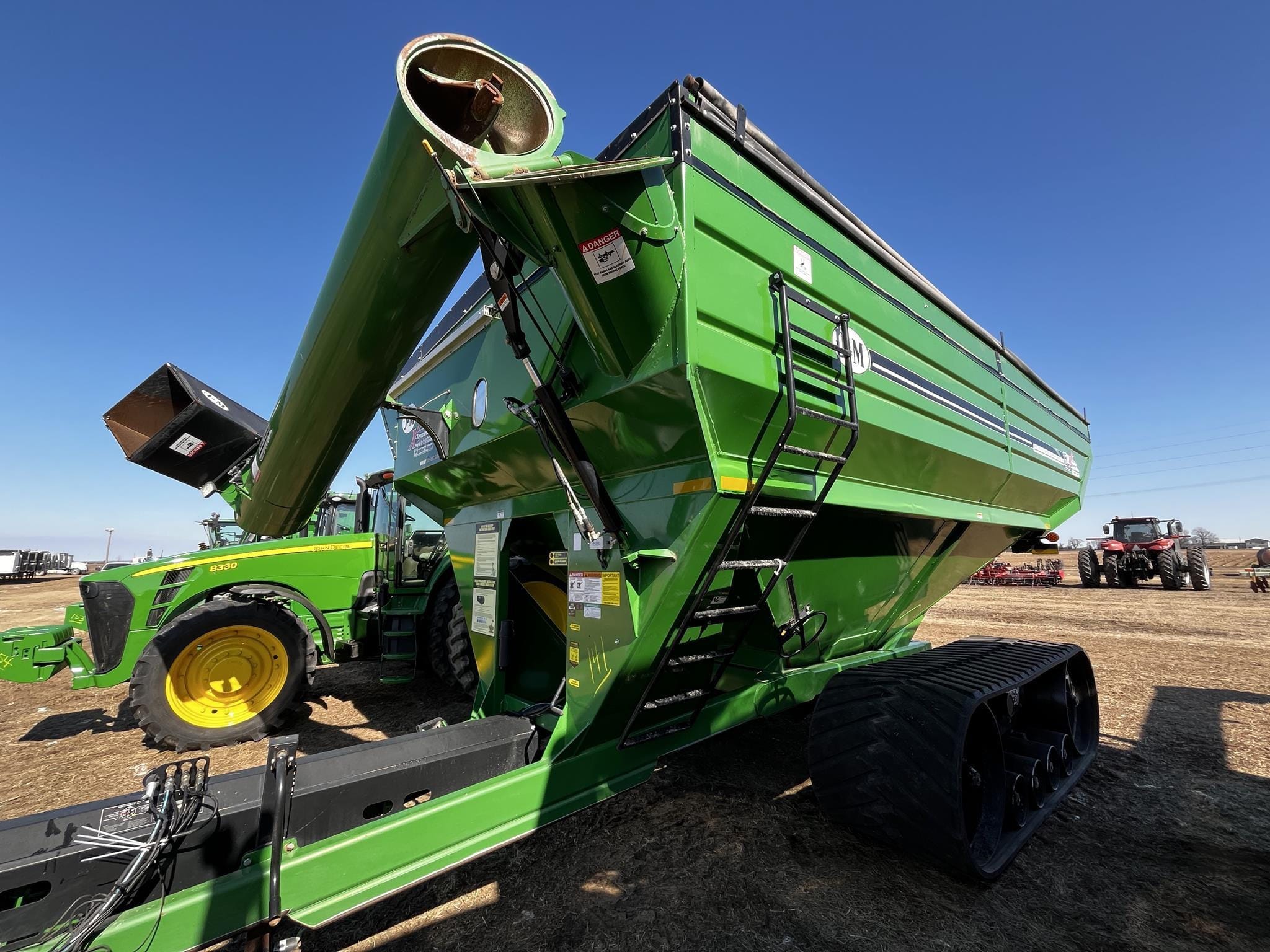 J&M 1522 Equipment Image0