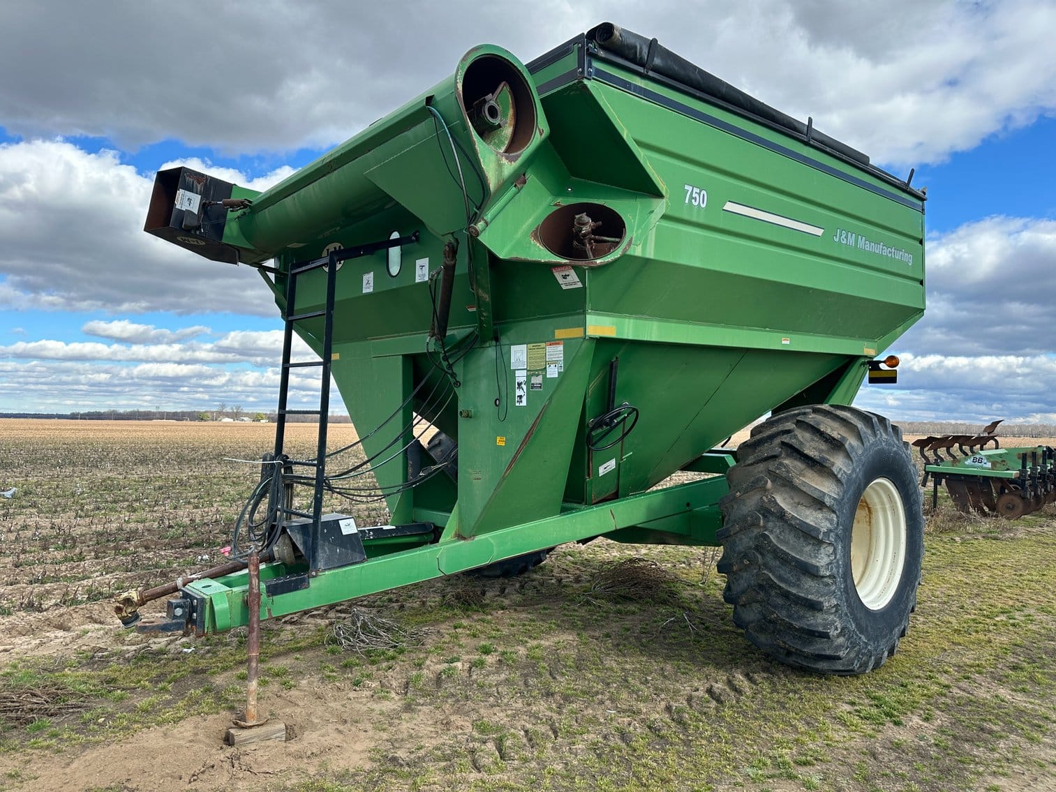 J&M 750 Equipment Image0