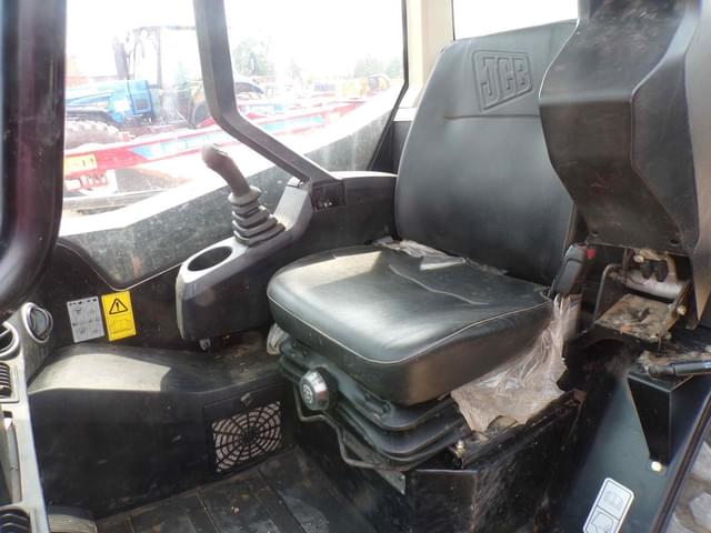 Image of JCB 300 equipment image 4