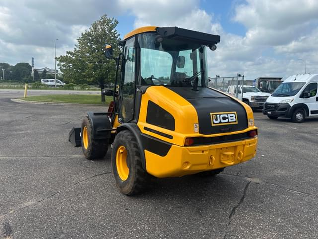 Image of JCB 407 equipment image 4