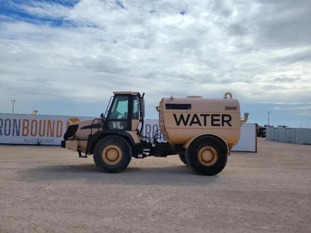 Image of JCB 714 equipment image 1