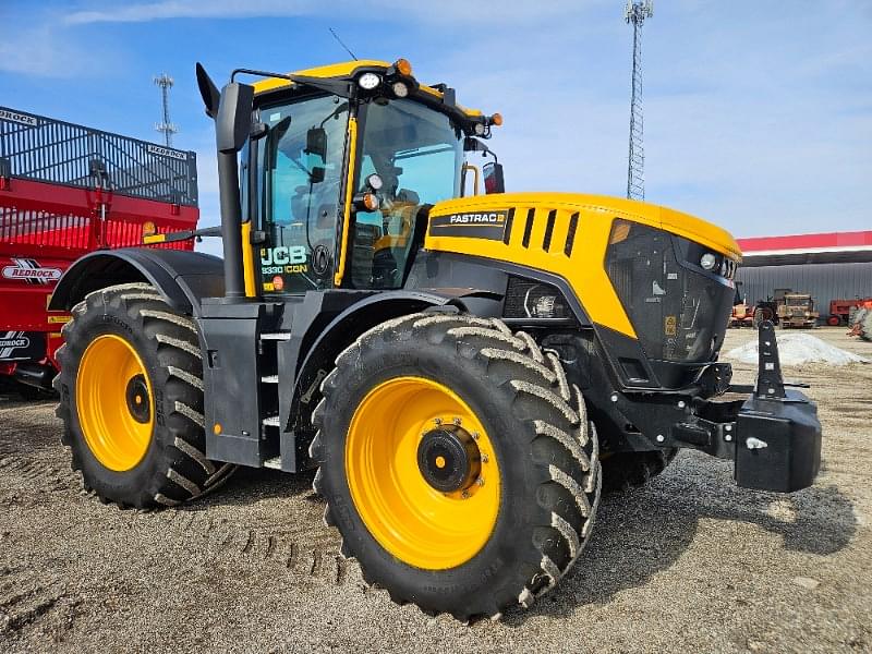 Image of JCB Fastrac 8330 iCON Image 1