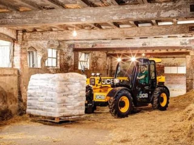 Image of JCB 525-60 Agri Plus equipment image 3
