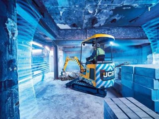 Image of JCB 19C-1E equipment image 4