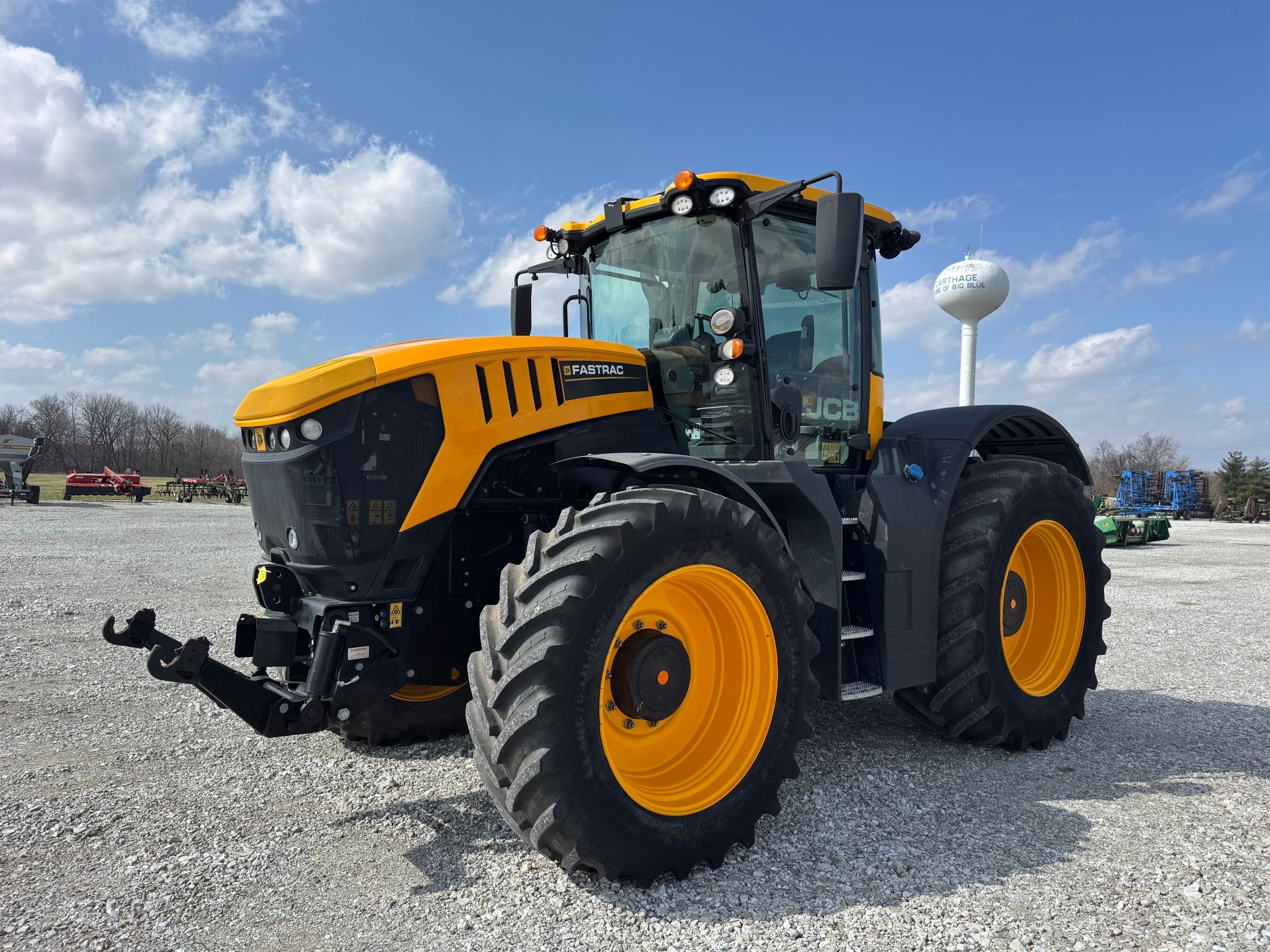 2020 JCB Fastrac 8330 Equipment Image0