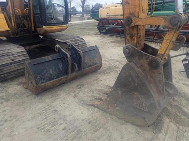 Image of JCB JS130 equipment image 4