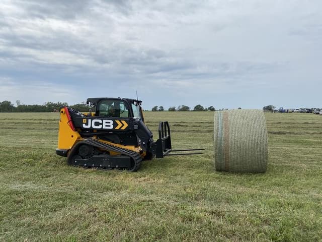 Image of JCB 3TS-8T equipment image 3
