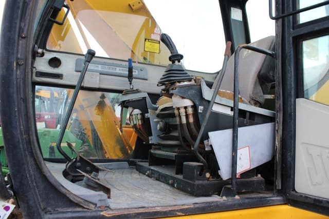 Image of JCB JS200L equipment image 3
