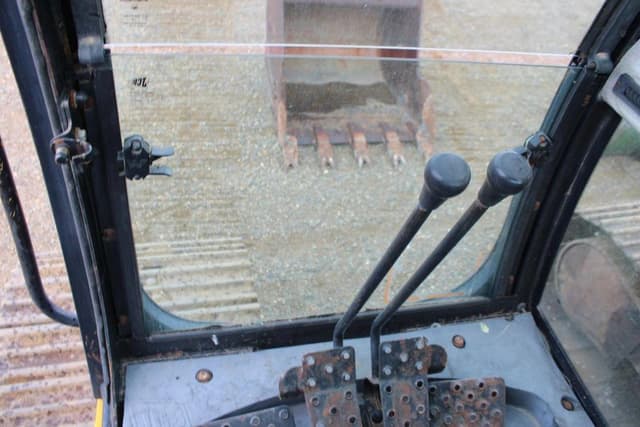 Image of JCB JS200L equipment image 4