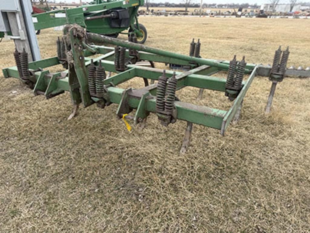 John Deere 100 Equipment Image0