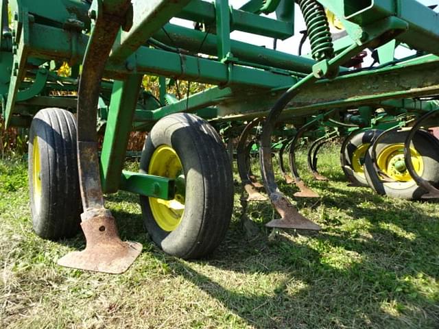 Image of John Deere 1000 equipment image 2