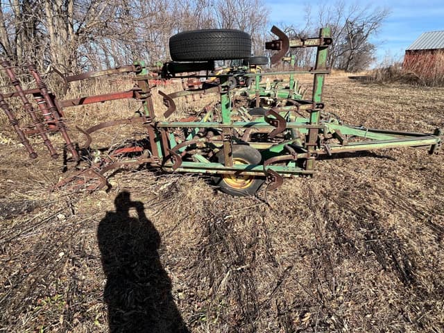 Image of John Deere 1000 equipment image 1