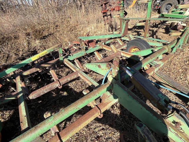 Image of John Deere 1000 equipment image 3