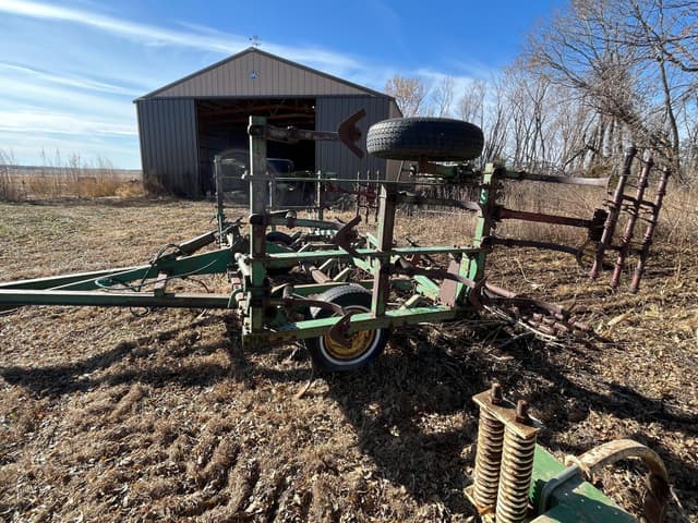 Image of John Deere 1000 equipment image 2