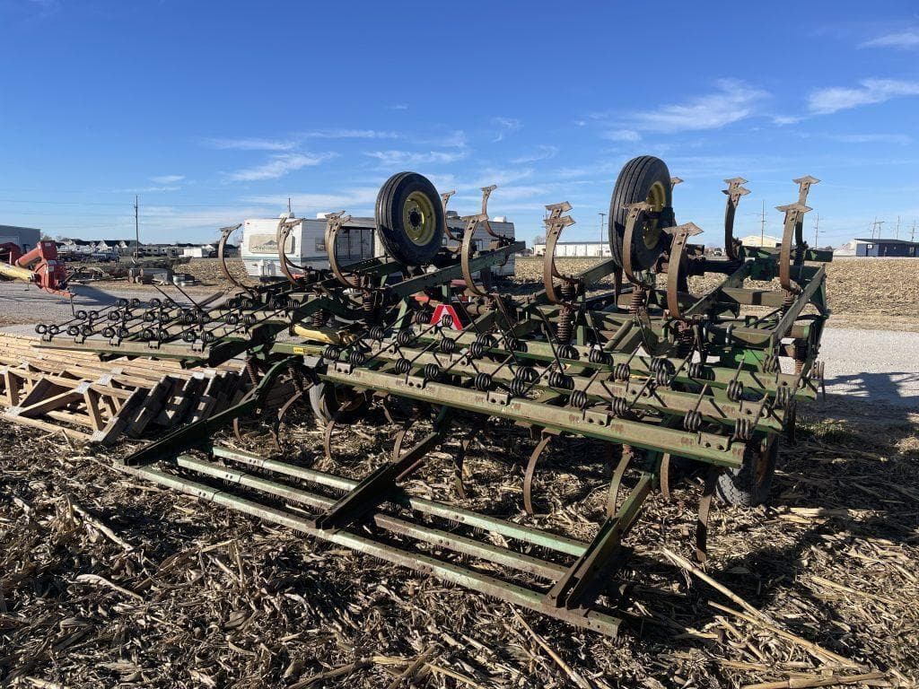 Image of John Deere 1010 Image 1