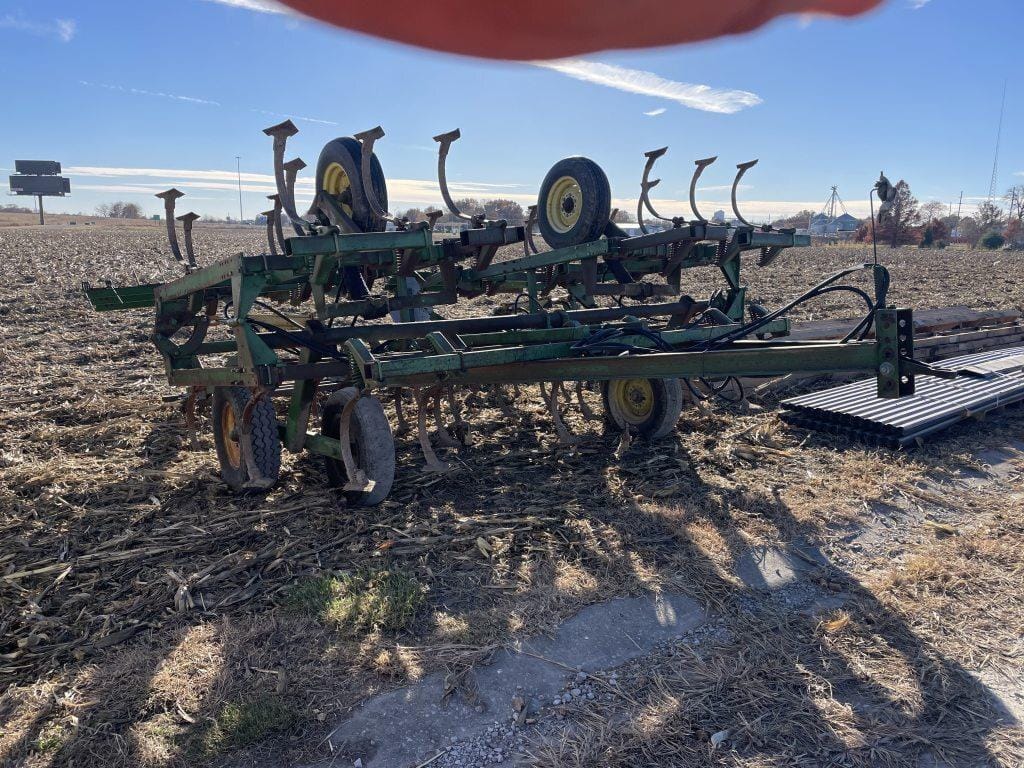 John Deere 1010 Equipment Image0