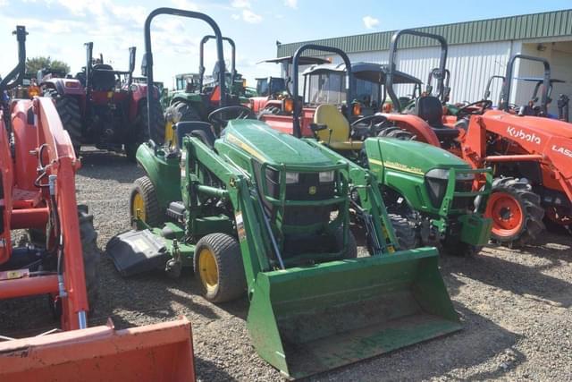 Image of John Deere 1023E equipment image 3