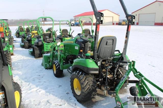 Image of John Deere 1023E equipment image 3