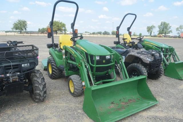 Image of John Deere 1023E equipment image 3