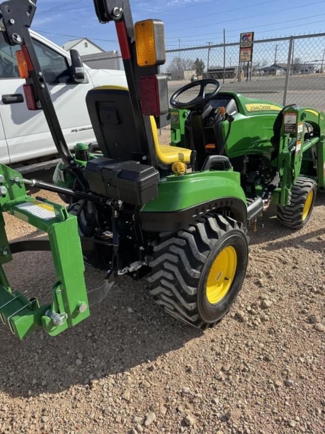 Image of John Deere 1023E equipment image 3