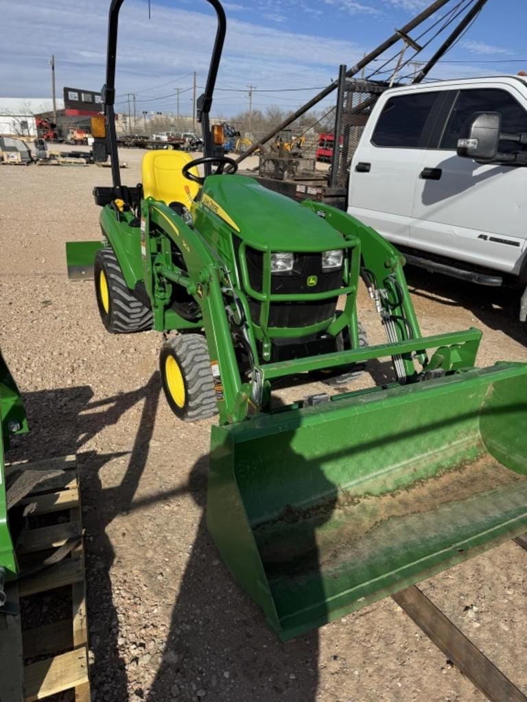 John Deere 1023E Equipment Image0