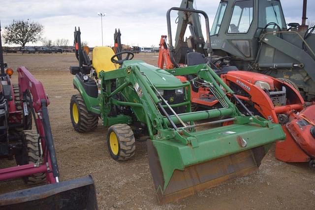 Image of John Deere 1025R equipment image 3