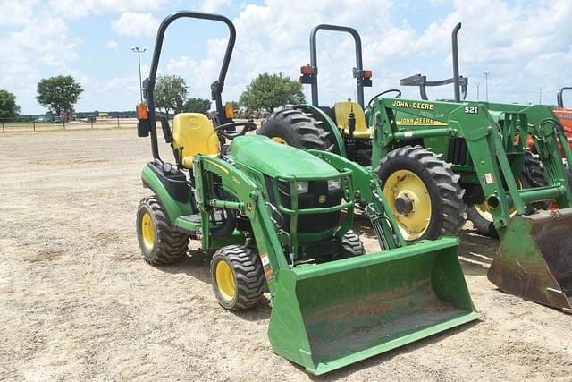Image of John Deere 1025R equipment image 3