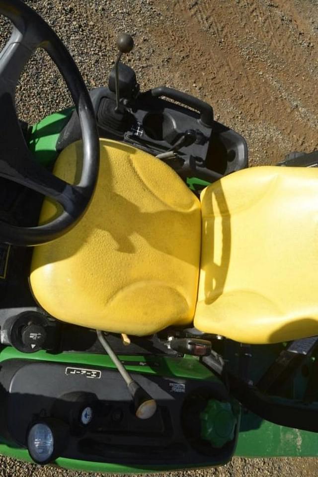 Image of John Deere 1026R equipment image 4