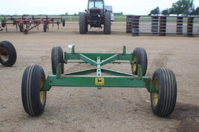 Image of John Deere 1065 equipment image 2