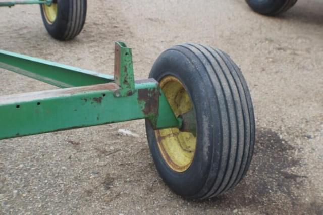 Image of John Deere 1065 equipment image 4