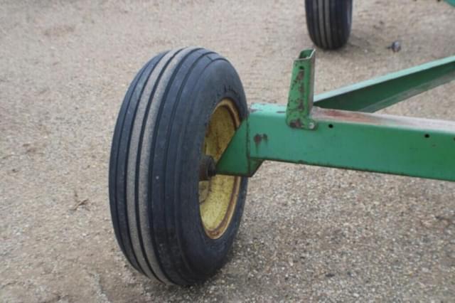 Image of John Deere 1065 equipment image 3