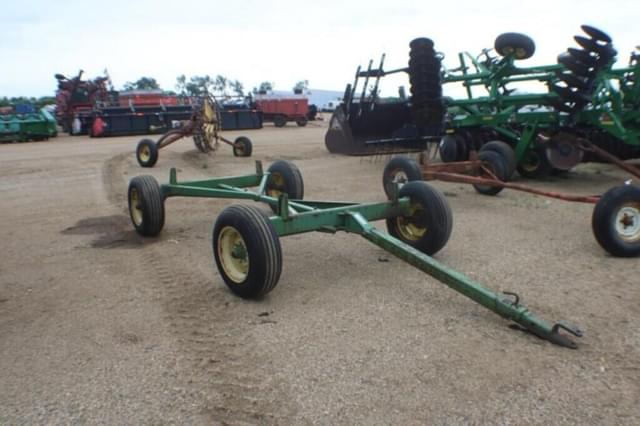 Image of John Deere 1065 equipment image 1