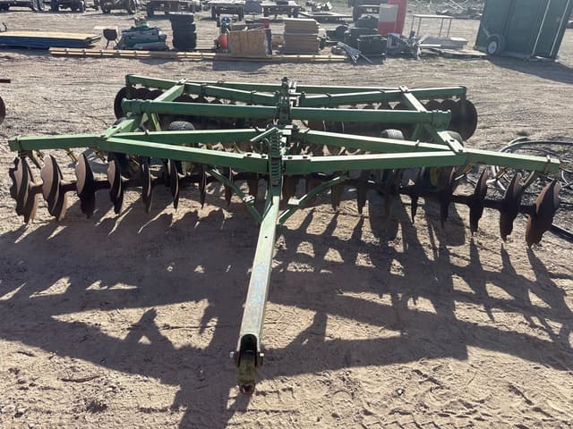 Image of John Deere 110 equipment image 2