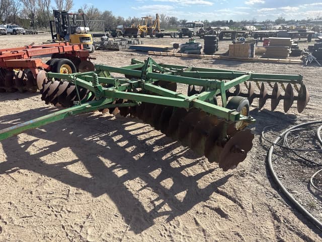 Image of John Deere 110 equipment image 1