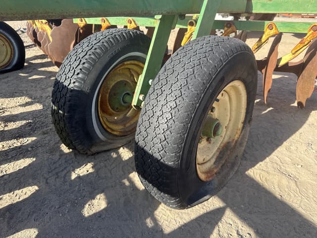 Image of John Deere 110 equipment image 4