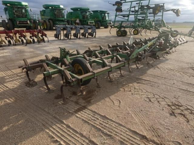 Image of John Deere 1100 equipment image 2