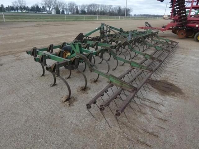 Image of John Deere 1100 equipment image 1
