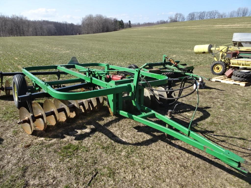 Image of John Deere 111 Primary image