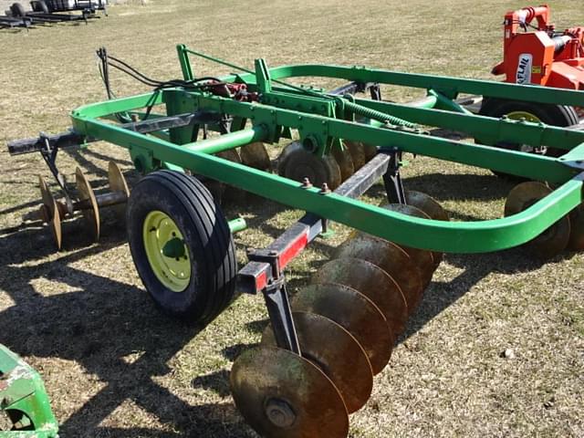 Image of John Deere 111 equipment image 4