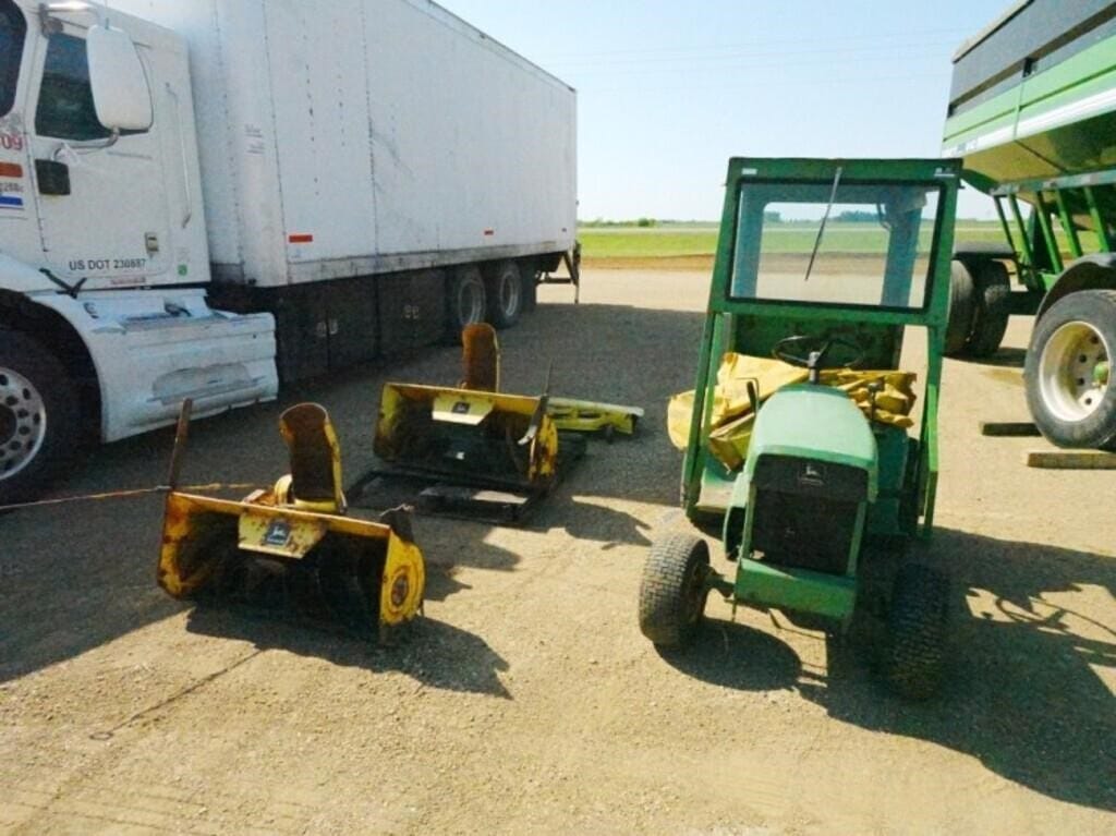 John Deere 112 Equipment Image0