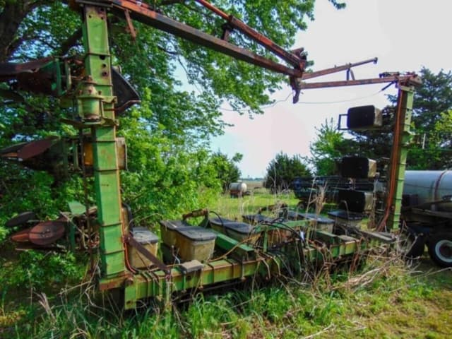 Image of John Deere 7100 equipment image 3