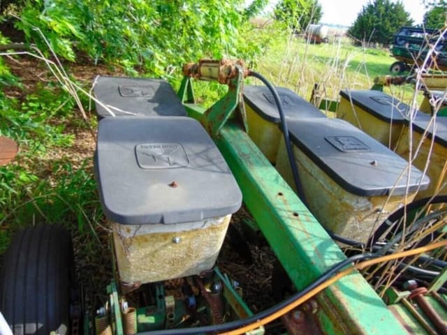 Image of John Deere 7100 equipment image 2