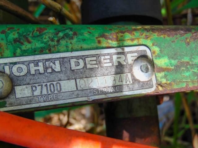 Image of John Deere 7100 equipment image 1