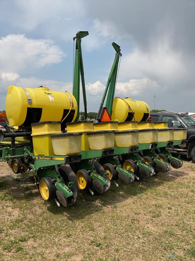 Image of John Deere 7200 equipment image 4