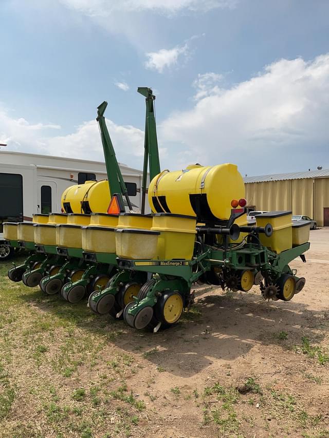 Image of John Deere 7200 equipment image 3