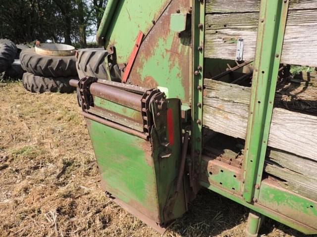Image of John Deere 122 equipment image 4